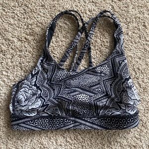 *like new* Lululemon bra size 6